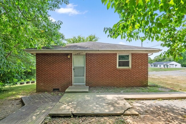 Building Photo - 454 Circle Dr