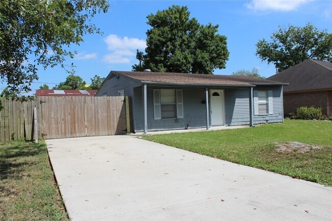 Building Photo - 7739 Greendowns St