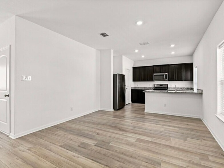 Building Photo - 10826 Emerick St