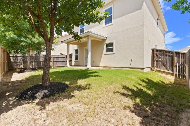 Building Photo - 3 Bedrooms and 2.5 Bathrooms located in Ca...