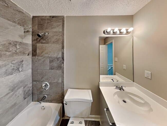 Building Photo - 5913 Sycamore Manor Cove