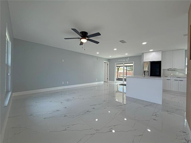 Building Photo - 1384 Valhalla St