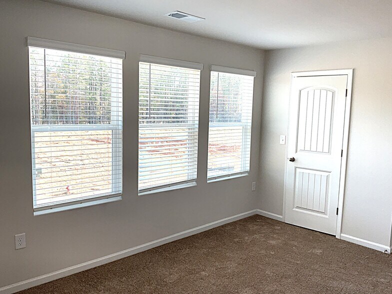 Building Photo - 3232 Emberly Dr