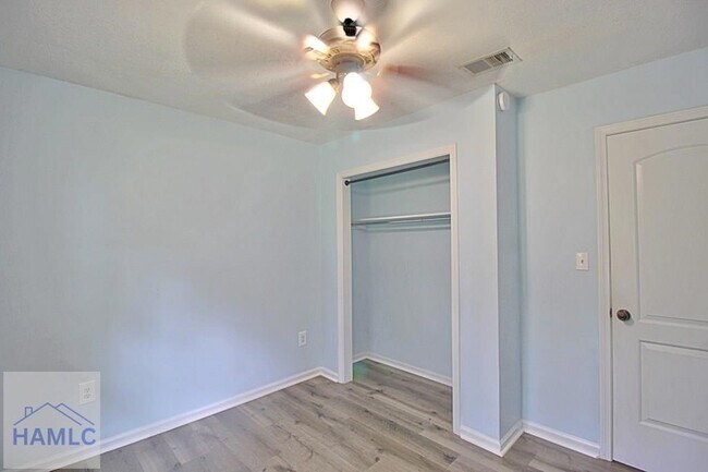 Building Photo - 1062 Kelly Dr