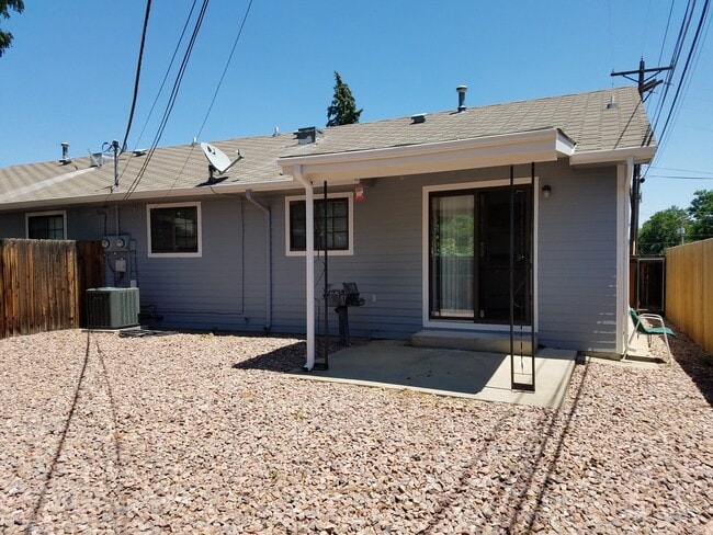 Building Photo - 2 bedroom 1 bath