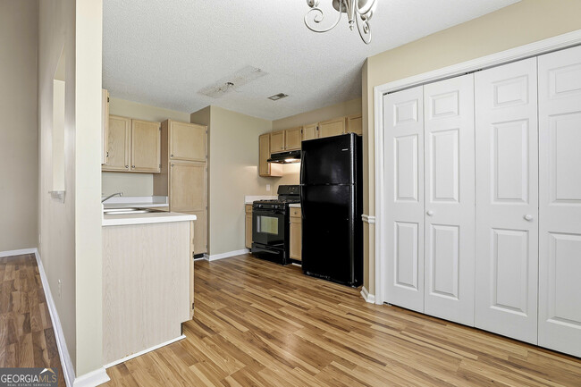 Building Photo - 105 Chase Ct