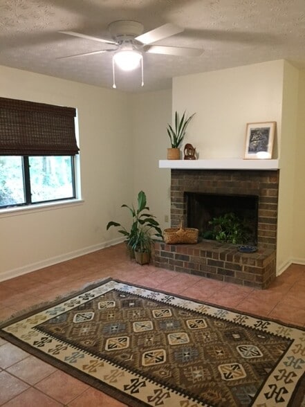 Primary Photo - 122 Wellington Ct