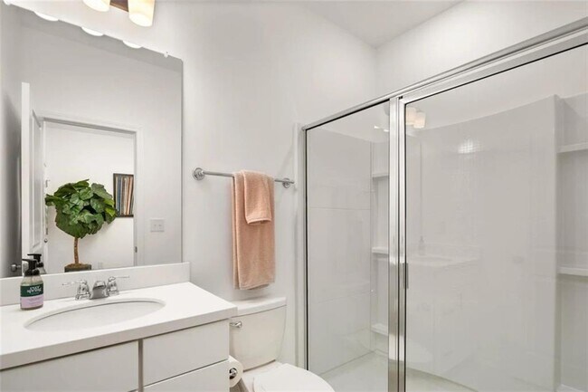 Building Photo - 616 Wynard Pl