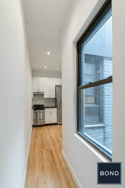 Building Photo - 166 E 90th St