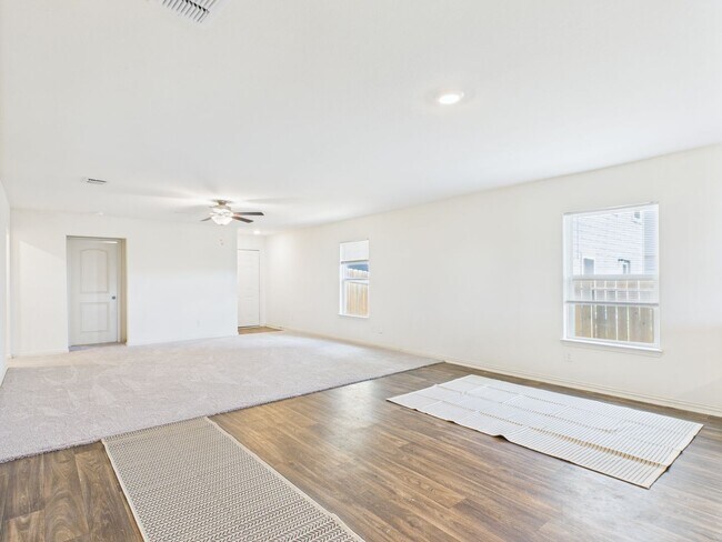 Building Photo - Single Story 4 bedroom