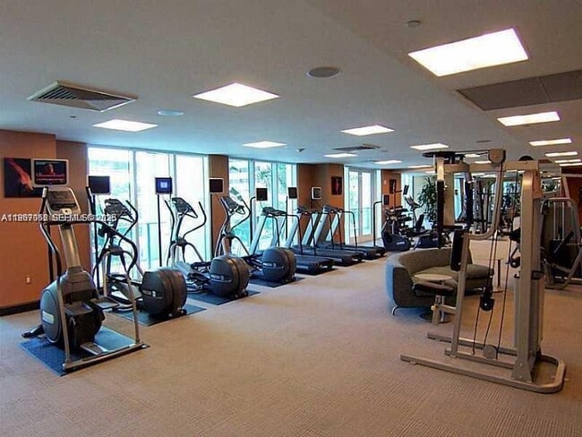 Building Photo - 950 Brickell Bay Dr