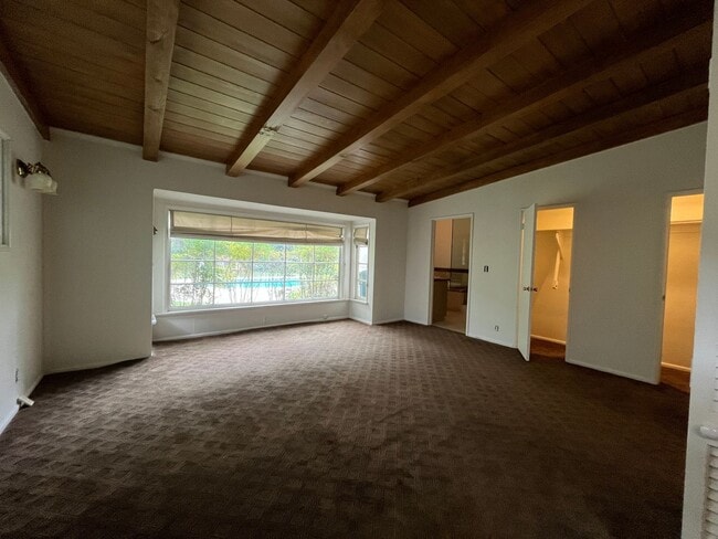 Building Photo - Encino 3+3 w/gated entry, pool + solar panels!