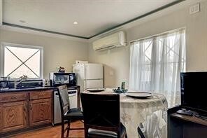 Building Photo - 135 1st St