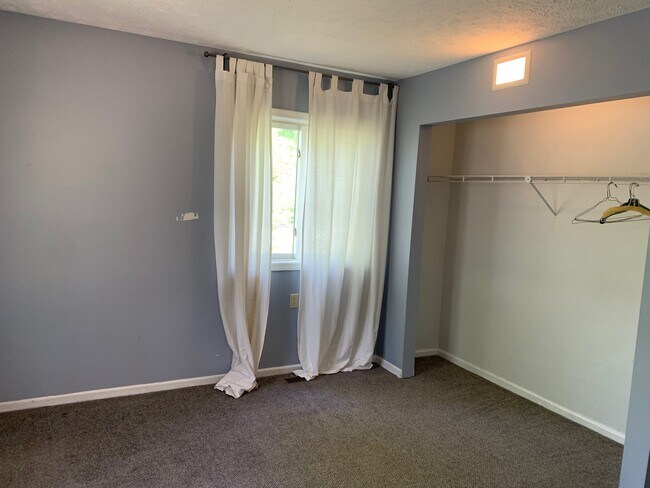 Building Photo - 1002 Webster St