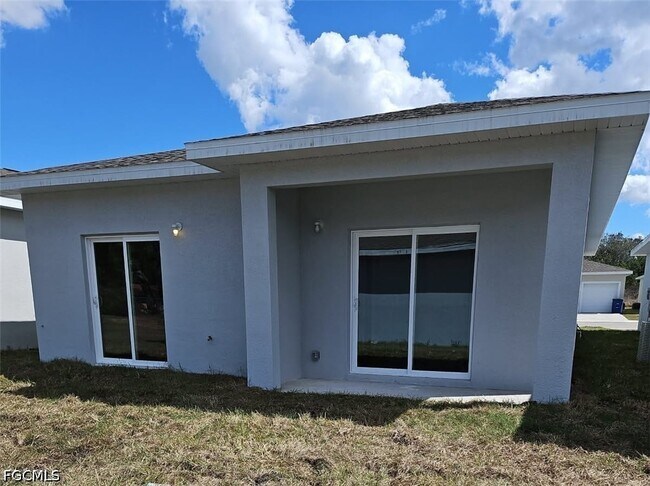 Building Photo - 1483 Las Villas Blvd