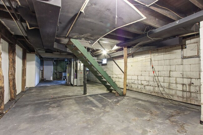 Building Photo - 29 E Orchard Ave