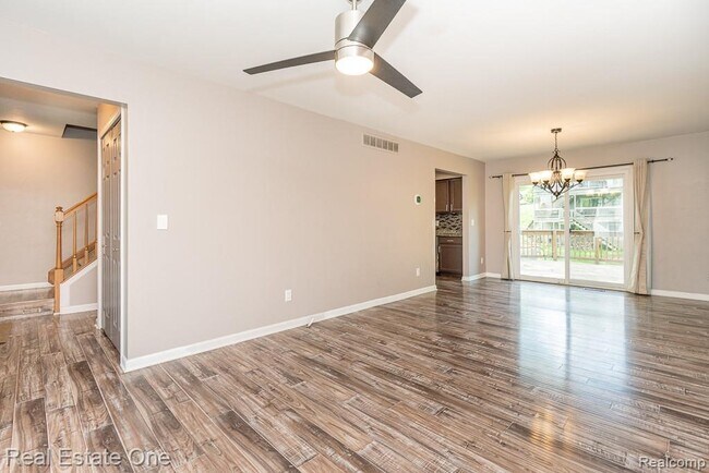 Building Photo - 668 Sherry Dr