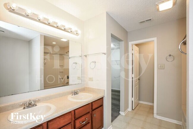 Building Photo - 15238 Radiance Dr