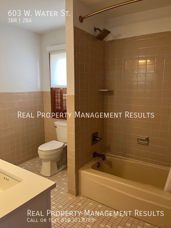 Building Photo - 603 W Water St