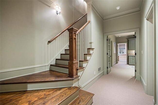 Building Photo - 5000 Long Island Dr