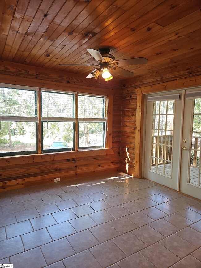 Building Photo - 121 Cater Dr
