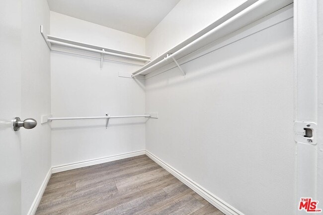Building Photo - 326 S Manhattan Pl