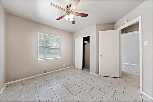 Building Photo - 10 Rawhide Cir