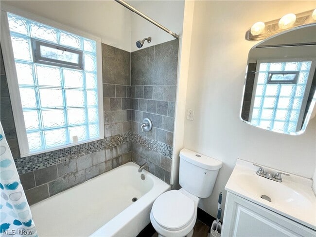 Building Photo - 4032 E 142nd St