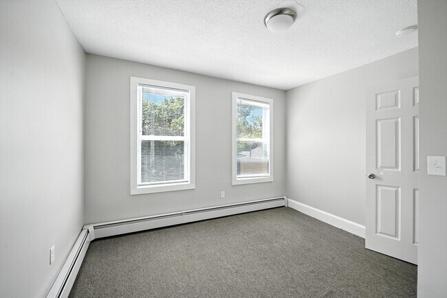 Building Photo - 1370 Worcester St