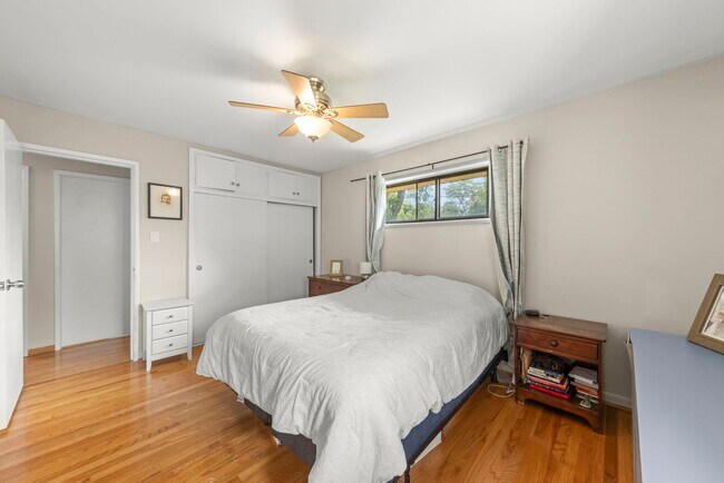 Building Photo - 221 S Linden Ave