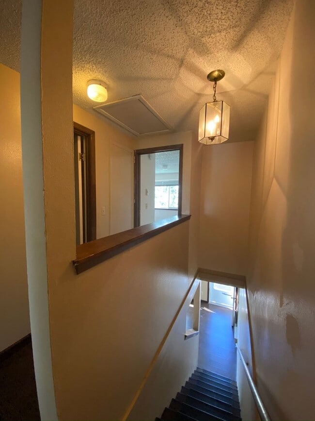 Building Photo - City of Gunnison Spacious 2 bedroom/2.5 bath!