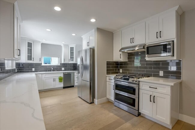 Building Photo - 406 Central Ave