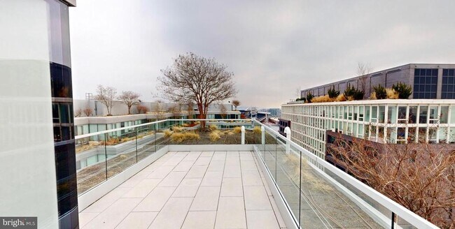 Building Photo - 1201 Half St SE