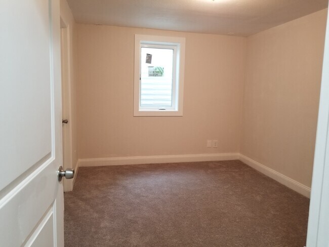 Building Photo - 2058 Sumac St