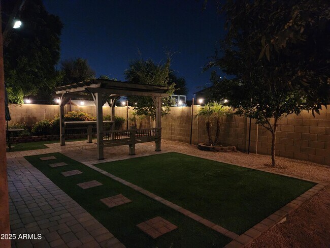 Building Photo - 11725 W Flanagan St