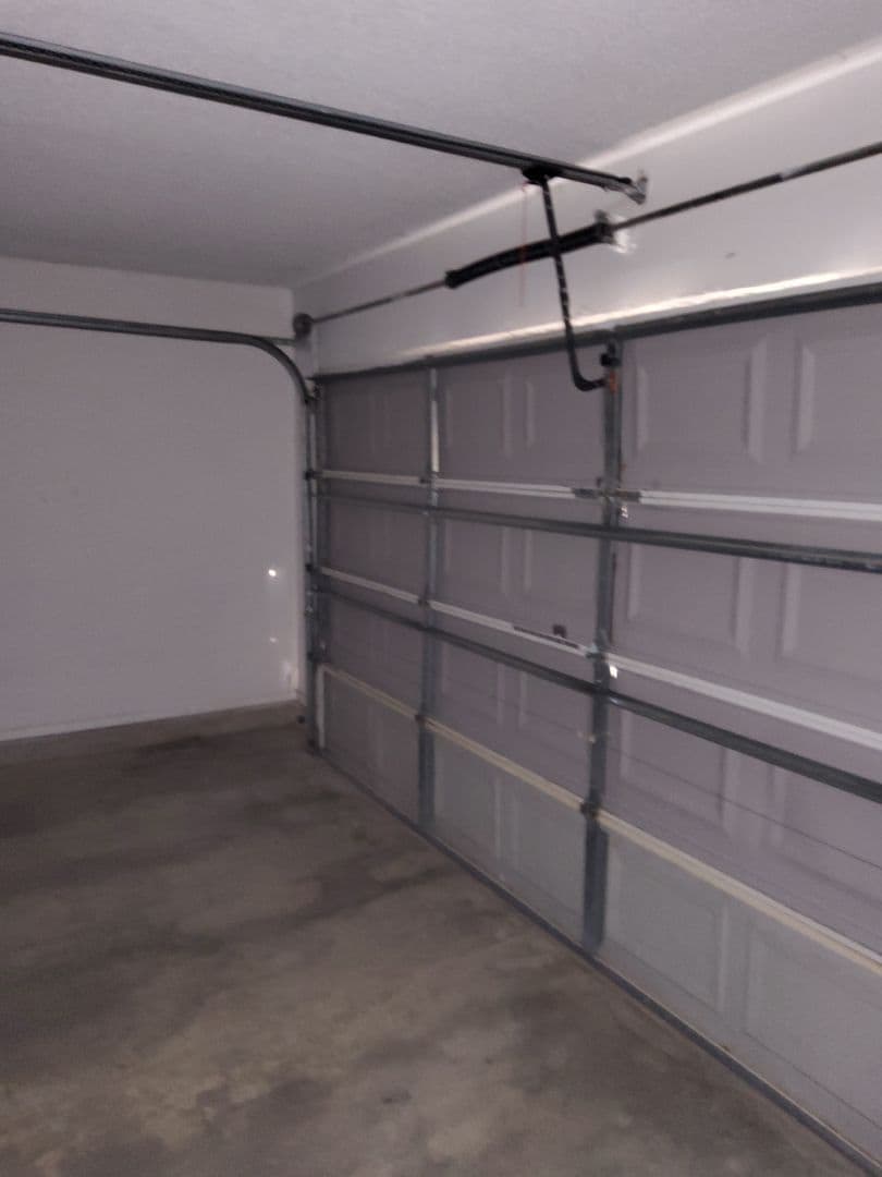 Building Photo - 10770 Oak Leaf Dr