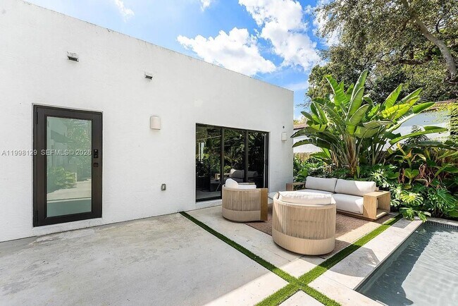 Building Photo - 445 NE 76th St