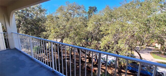 Building Photo - 9301 SW 92nd Ave