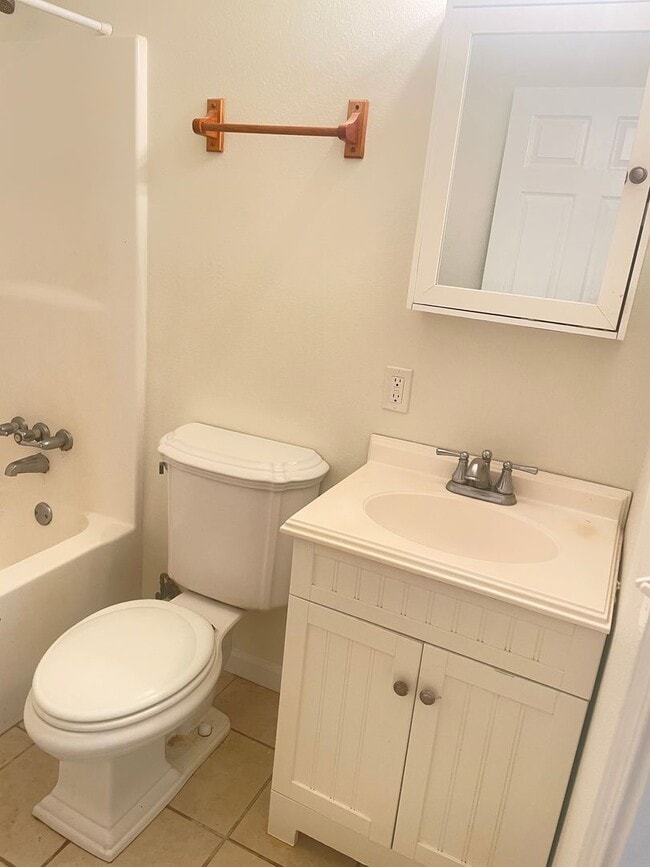 Building Photo - Cute 1 bed 1 bath home in Bay St Louis! Great location and nice yard!