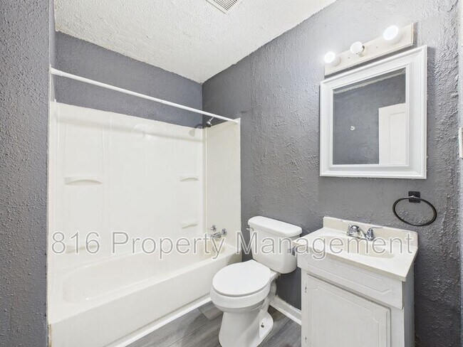 Building Photo - 7424 Bellefontaine Ave