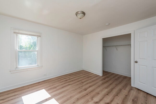 Building Photo - 1801 Victoria Ave