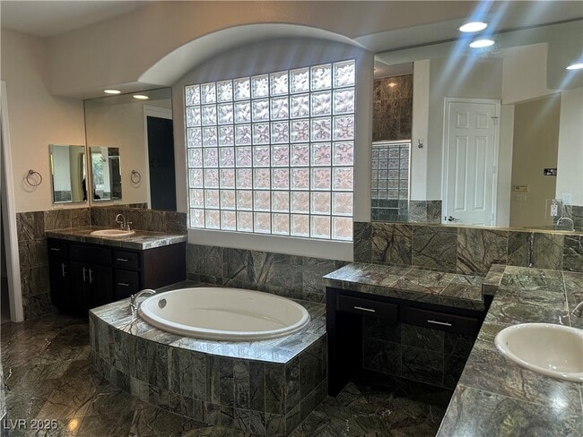 Building Photo - 62 Fountainhead Cir