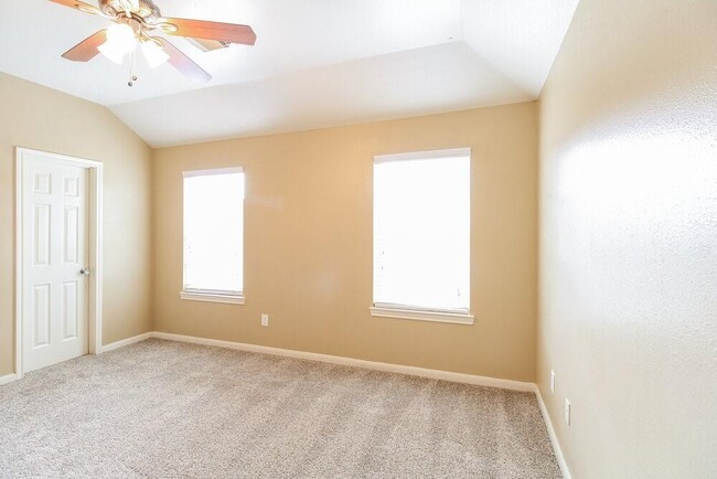 Building Photo - 4935 N Cancun Dr