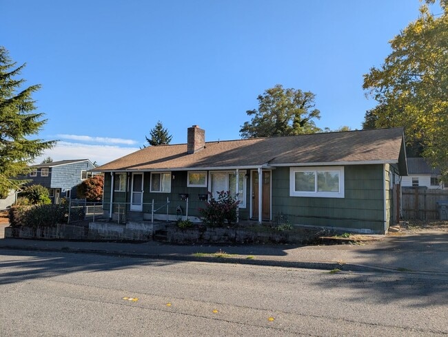 Building Photo - Well Maintained Duplex Unit in Bremerton, Available Now!