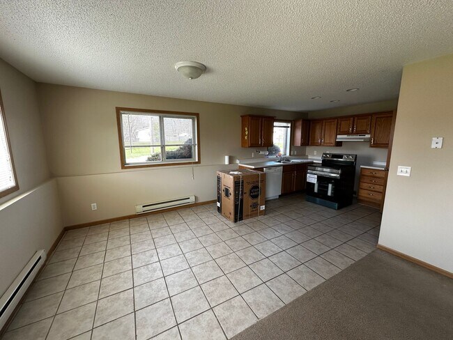 Building Photo - 2 Bed 1 Bath Apartment
