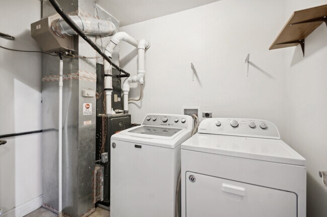 Building Photo - 2801 W Ardmore Ave