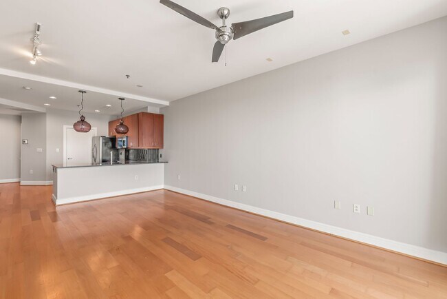 Building Photo - 25th Floor Condo in the heart of Uptown!!