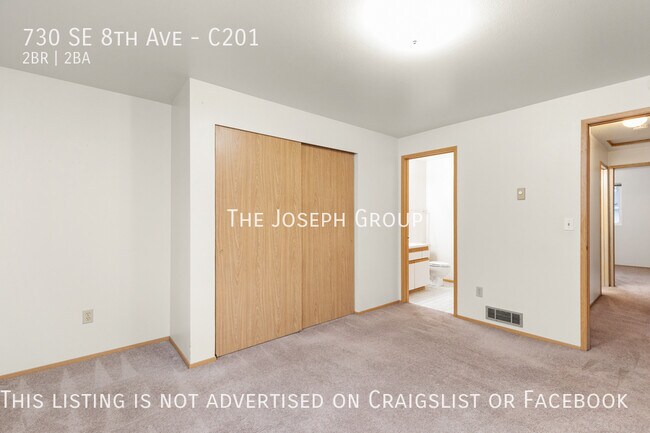 Building Photo - Top Floor 2BD/1.75BA Condo in Oak Harbor!