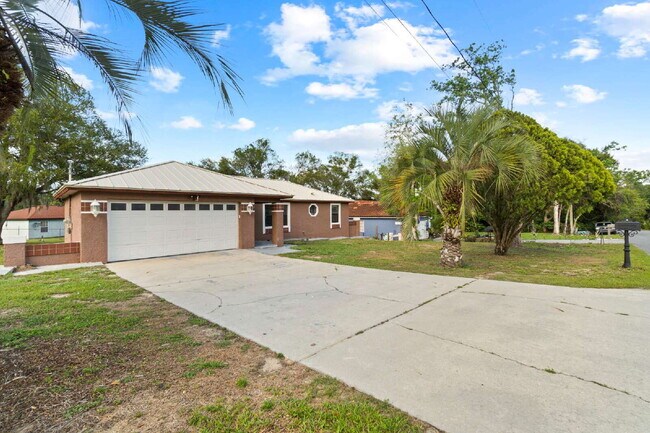 Building Photo - Comfort, Space & Convenience on a Peaceful Corner Lot in the Shores