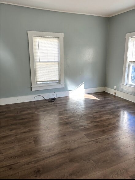 Building Photo - 185 Lake St